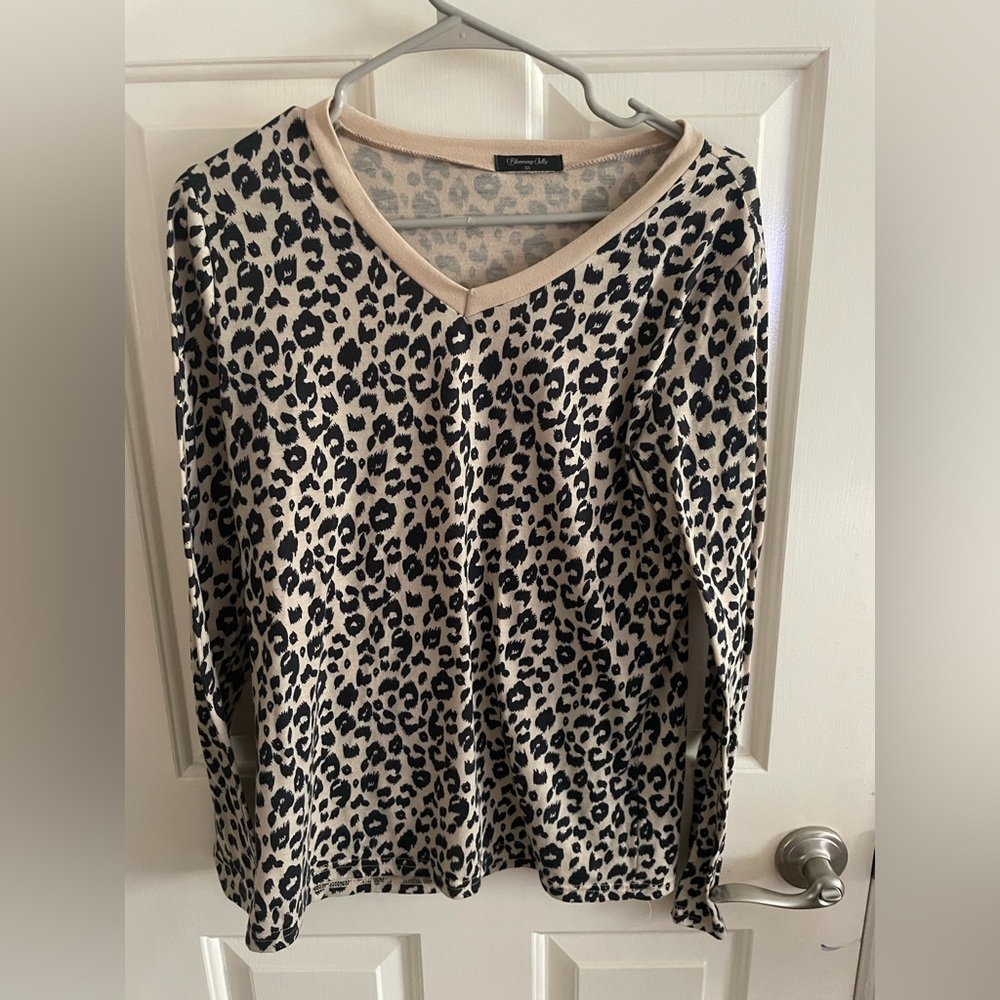 Long sleeved cheetah print blouse XS